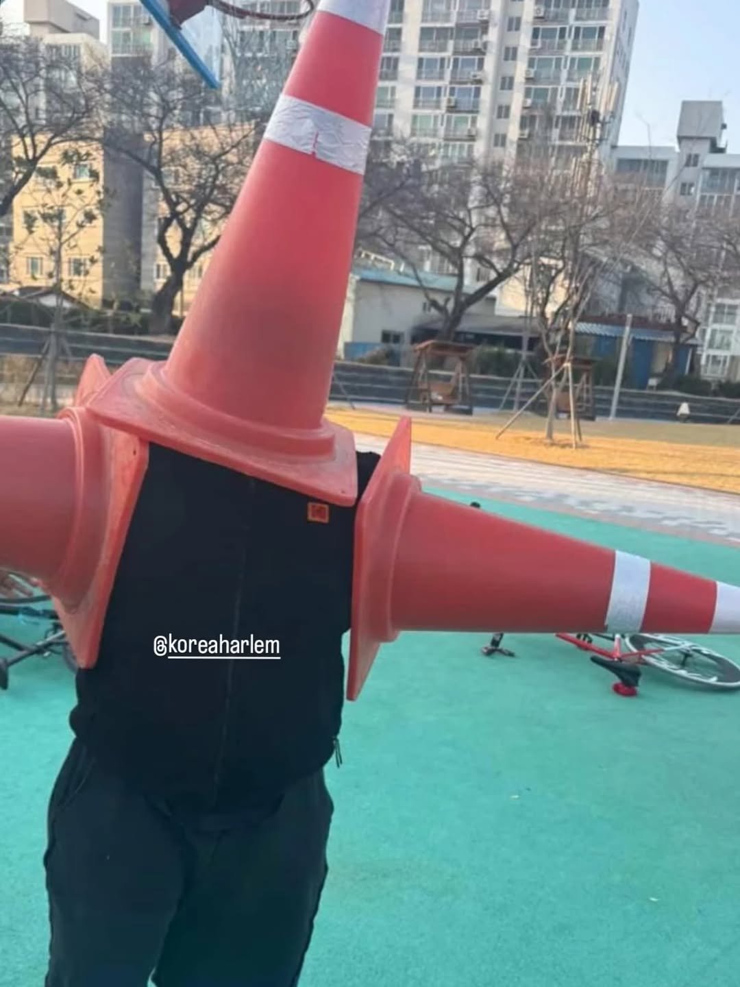 Photo by 코리아할렘 on April 24, 2026. May be an image of icecream cone and text.