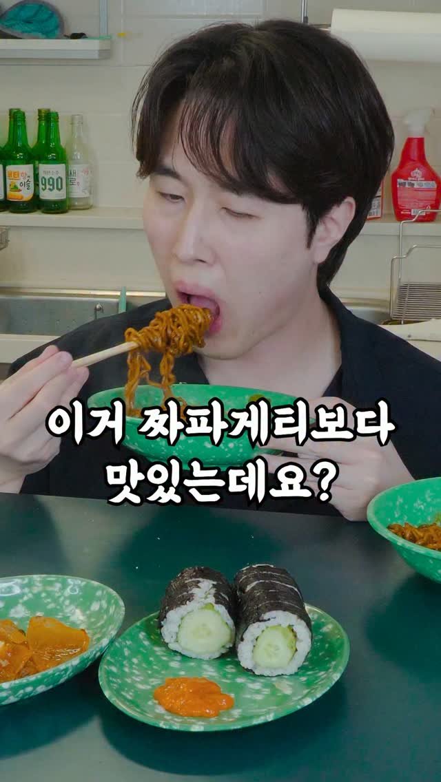 korean_easycook 게시물 이미지: 짜파게티보다 맛있는 신상 짜장라면
삼양의 우지 짜르르 먹어봤습니다!

짜왕과 비슷한...