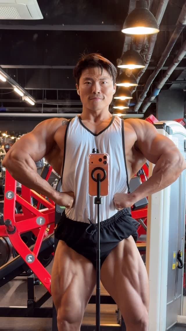 korean_hercules_ 게시물 이미지: 🔥정진🔥

한 층 더 업그레이드된 몸으로
이번에도 모든 걸 쏟아부을...