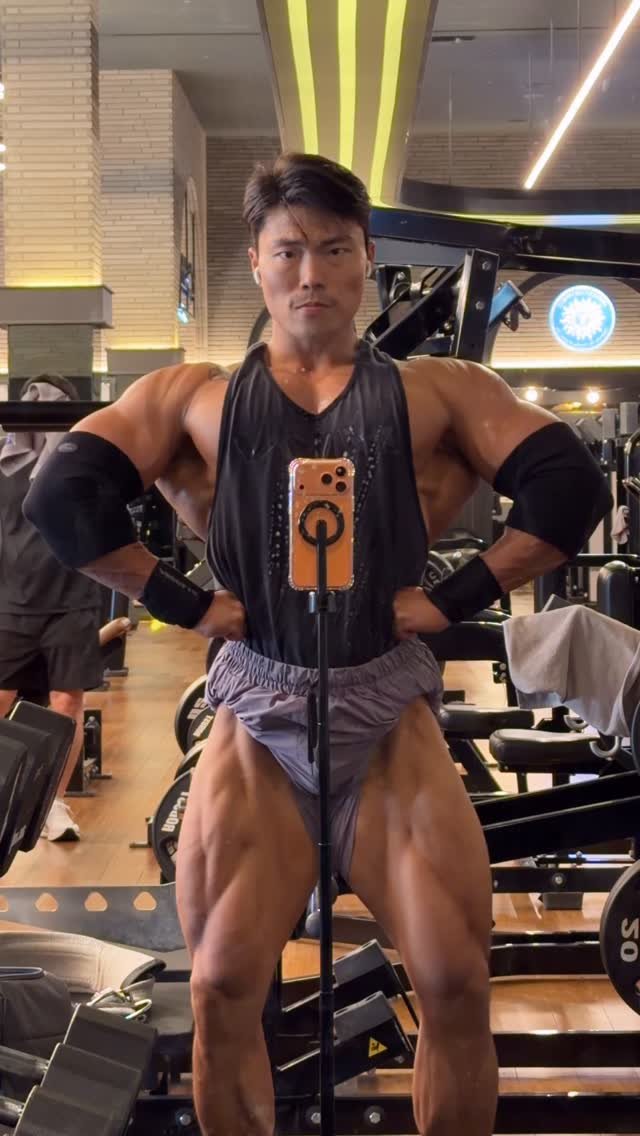 korean_hercules_ 게시물 이미지: 🔥정진🔥

힘찬 월요일!!!
시작과 함께 근성장 풀 가동👊🏾👊🏾👊🏾

언제나...