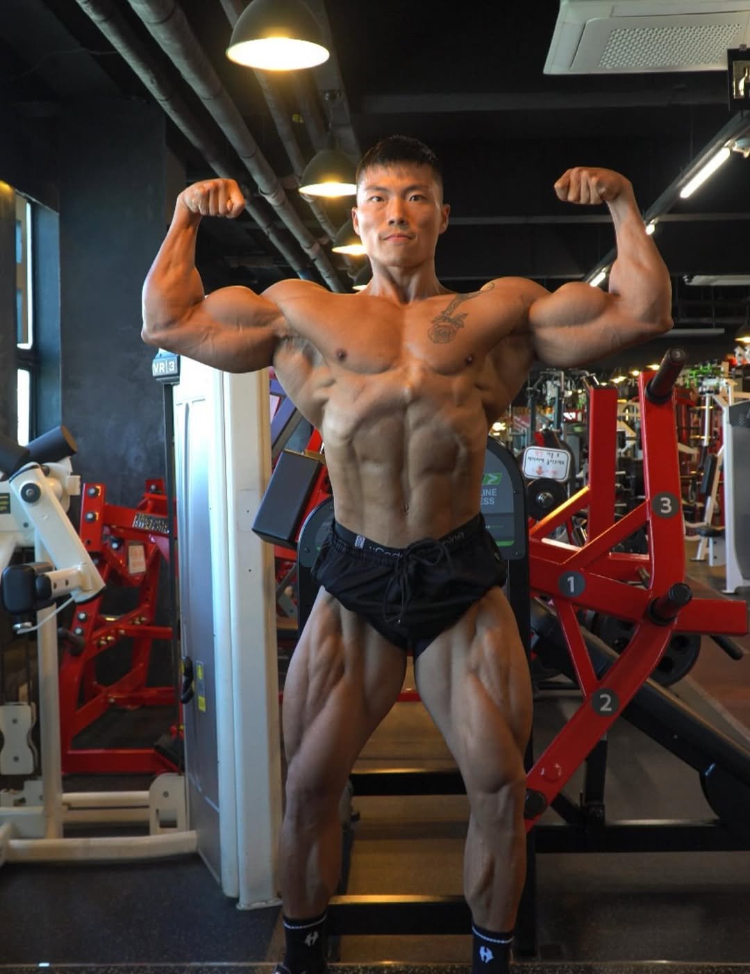 Photo by 코리안헤라클레스 이용승🇰🇷 on September 11, 2025. May be an image of 1 person, biceps, body building and text.