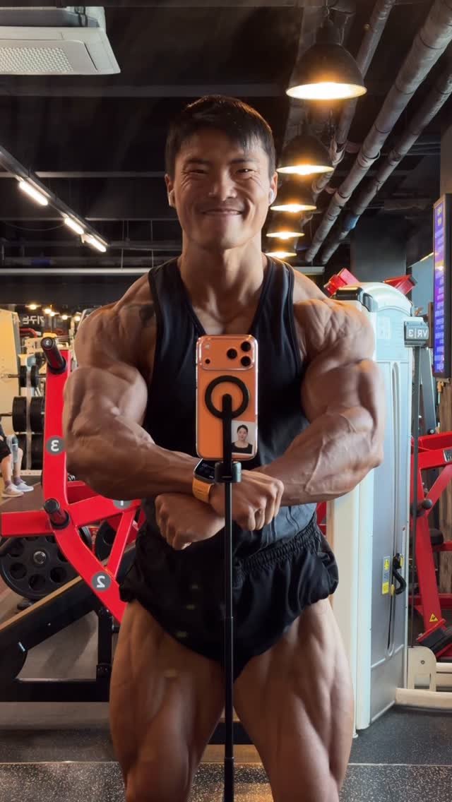 korean_hercules_ 게시물 이미지: 🔥정진🔥

2025 ➡️ 2026
또 다시 즐겨보자🚀

바람을 등지고
파도를 가르며...