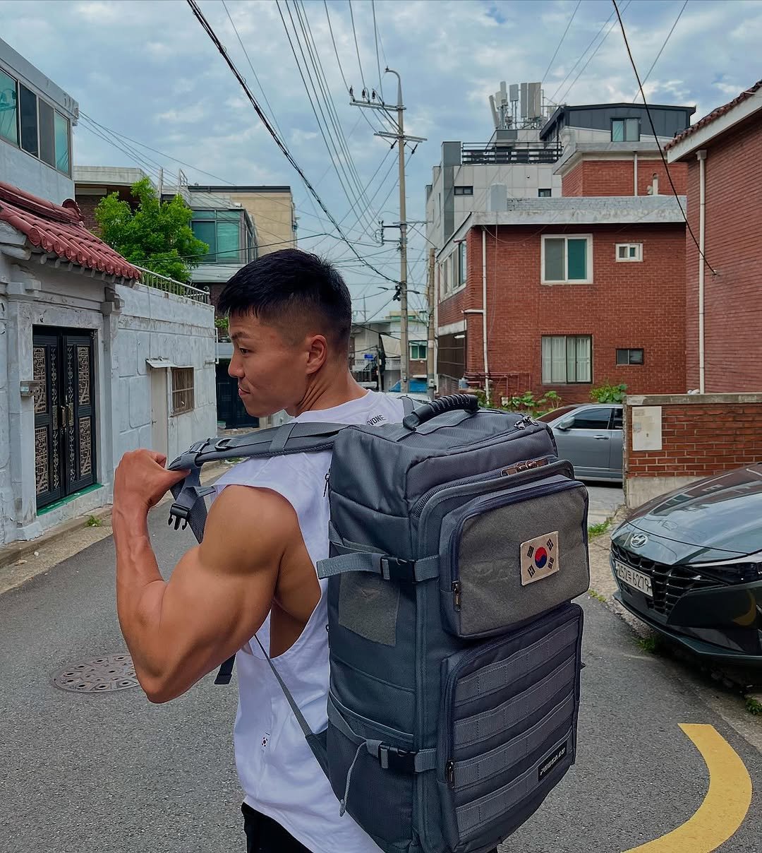 Photo shared by 코리안헤라클레스 이용승🇰🇷 on August 15, 2025 tagging @procalo_official. May be an image of 1 person, body building, tool bag, sling, vest, outdoors and text.