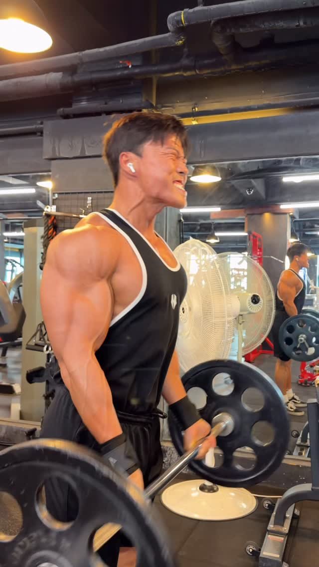 korean_hercules_ 게시물 이미지: 🔥정진🔥

벌써 6월‼️

체감상 시간 순삭🚀🚀🚀

몸은 시간의 속도에 맞게...