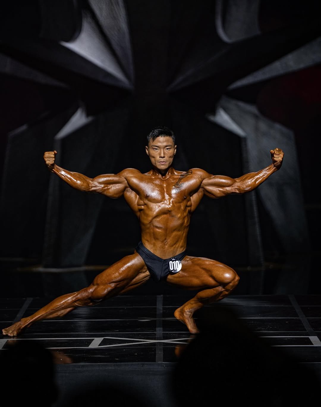 Photo shared by 코리안헤라클레스 이용승🇰🇷 on September 29, 2025 tagging @rankingdak_official, @monsterzymofficial, @ironmaxx_kor, @ifbbproleaguekorea, and @procalo_official. May be an image of 1 person, biceps, body building and text.