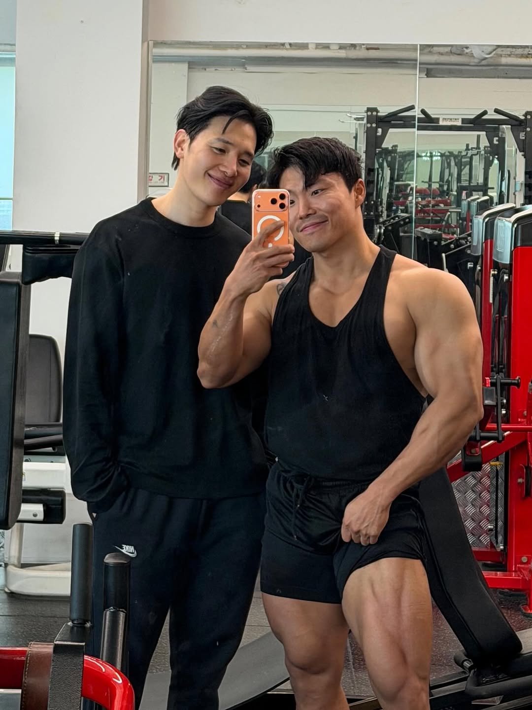 Photo shared by 코리안헤라클레스 이용승🇰🇷 on February 21, 2026 tagging @m_l_i_j_201. May be a selfie of one or more people, biceps, people bodybuilding and text.