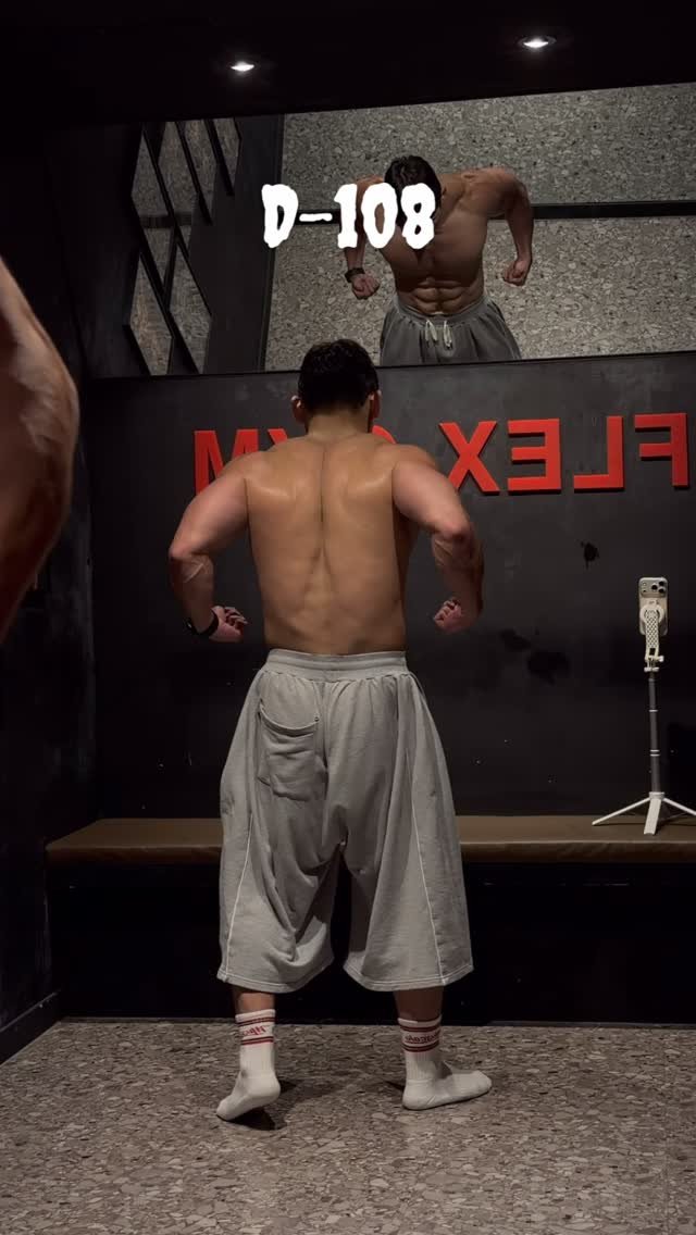 korean_kaori 게시물 이미지: 중에 확실한 건 작년 동체중 대비 발전했다는 것🔥

라면 먹고 싶다🍜

👕머스콜로...