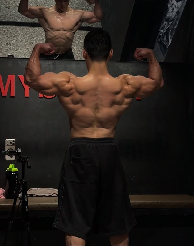 korean_kaori 게시물 이미지: 오늘은 등운동을 해쓰요 ~

비가 추적추적 내려 산책 하기 싫어서

천국의 계단을...