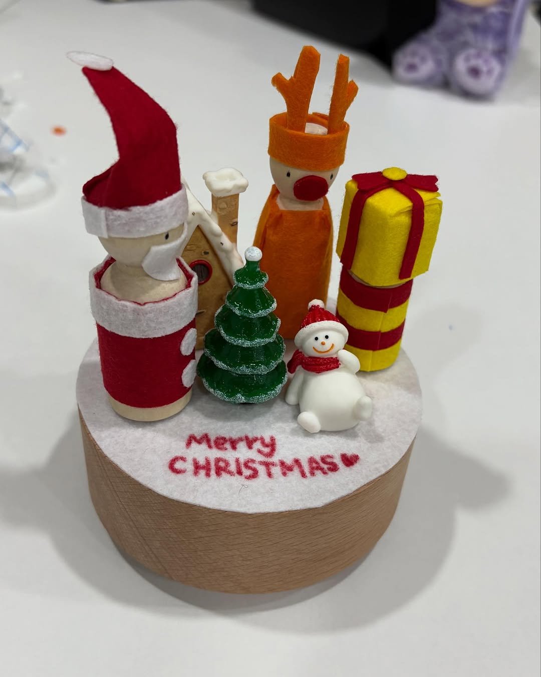 Photo by 서울우리소리박물관 on December 17, 2025. May be an image of toy, cake, snowman and text that says 'Merry c CHRISTMAS'.