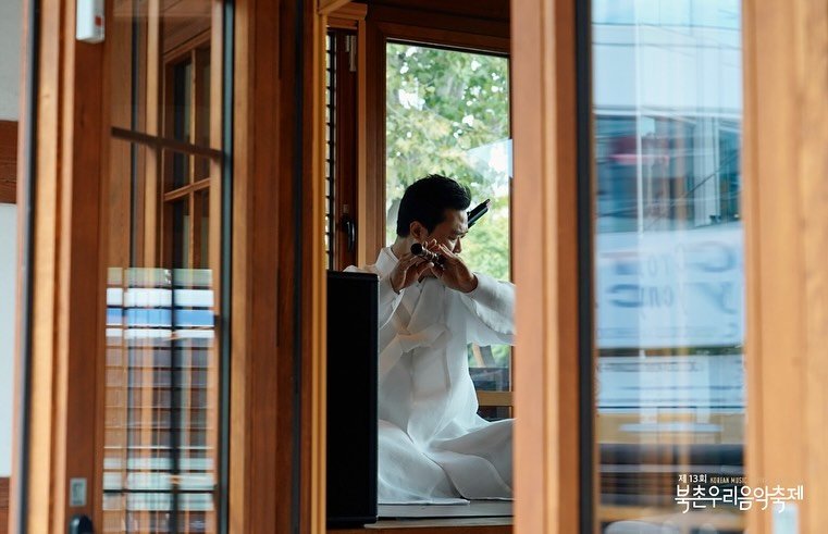 Photo shared by 서울우리소리박물관 on October 23, 2025 tagging @bukchonjebi. May be an image of one or more people, window and text.