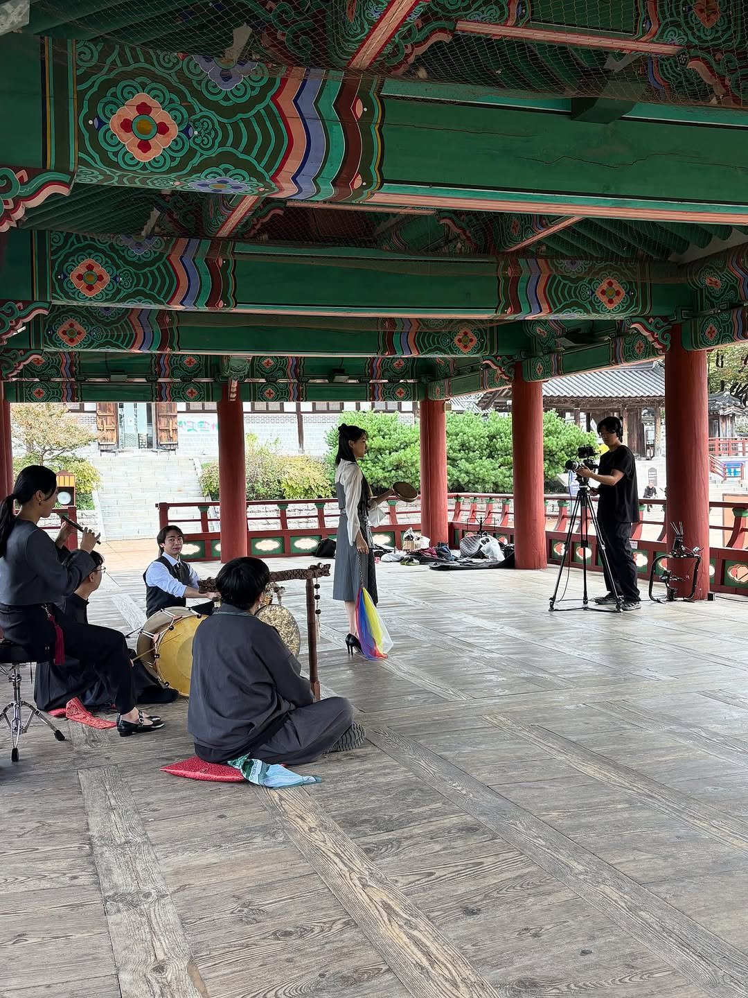 Photo shared by 서울우리소리박물관 on November 02, 2025 tagging @grisha_official_kr. May be an image of temple, Gyeongbokgung Palace and text.