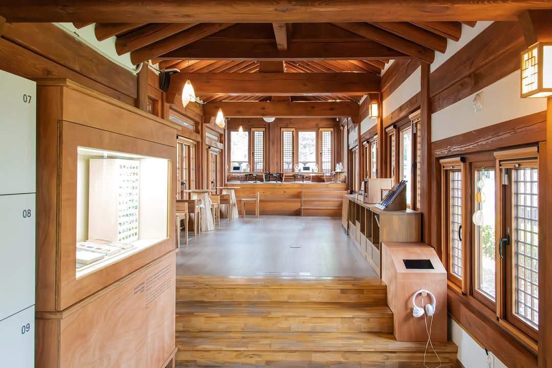 koreanfolkmusicmuseum 게시물 이미지: 더 편안하게, 더 쾌적하게!
서울우리소리박물관 음원감상실이
한층 특별한 공간으로...