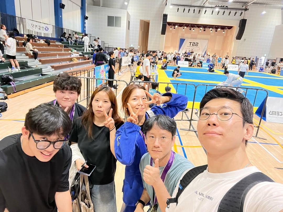Photo shared by 코리안탑팀 영등포 | 킥복싱 | 주짓수 | MMA on July 27, 2025 tagging @limdahye__, @csgriffin00, @jeonminjeong87, @bbnzzi, and @son__bomin. May be an image of 5 people and text.