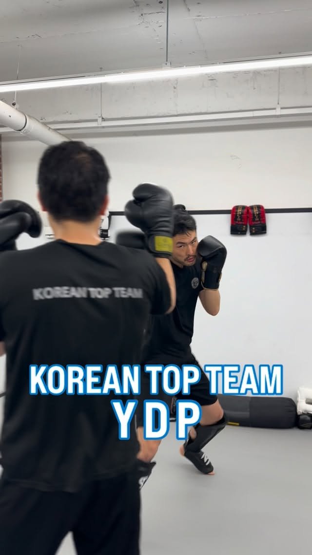 koreantopteam_ydp 게시물 이미지: 가을 바람을 가르는 잽🥊
운동하러오세요😀
.
.
🏆영등포 최고 종합격투기 전문...