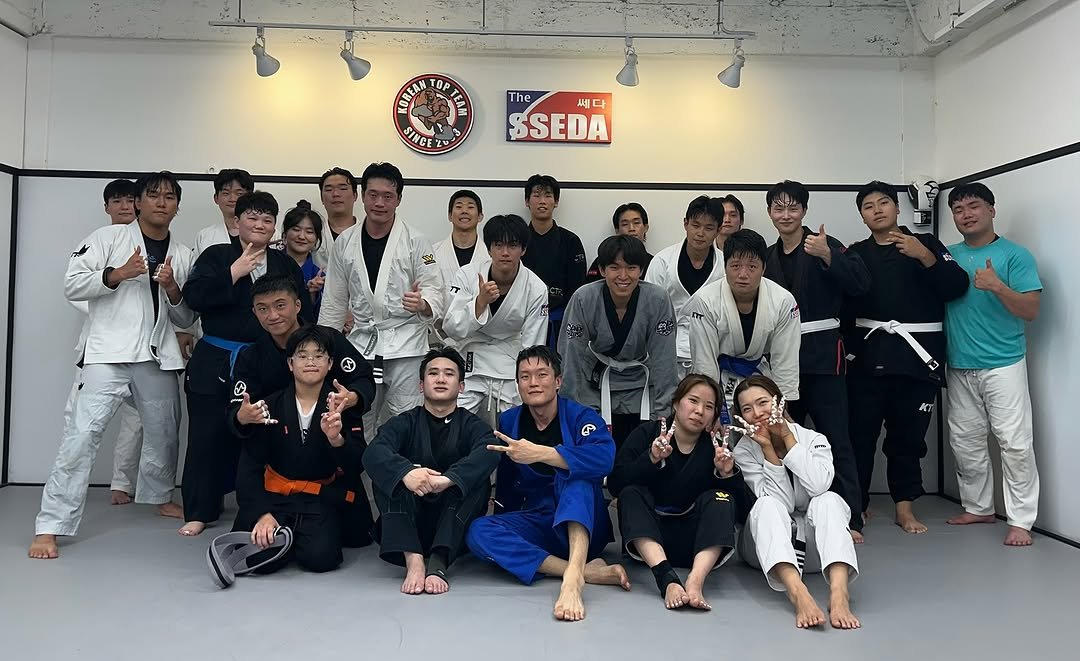 Photo shared by 코리안탑팀 영등포 | 킥복싱 | 주짓수 | MMA on July 28, 2025 tagging @pa_o_ri, @limdahye__, @rrccwww, @12y06n_, @skagns1503, @l.a_dawn_, @hijaein88, @jeonminjeong87, @bbnzzi, @son__bomin, @hwangtaeseok94, and @tae.__xjun.