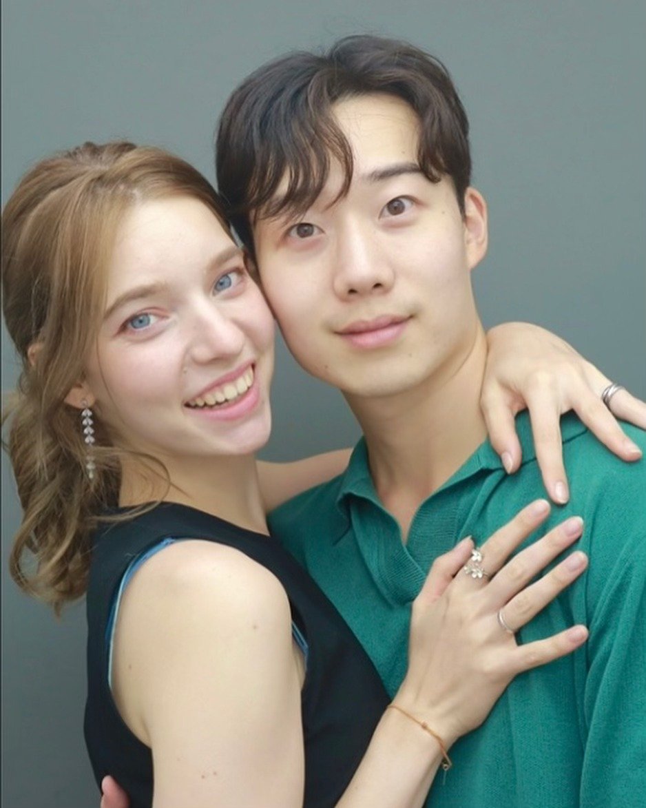 korfracouple 게시물 이미지: 2주년! two years anniversary 🤍💙❤️
.
.
.
#국제커플...