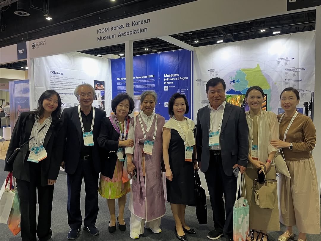 Photo by 한국박물관협회 on November 13, 2025. May be an image of one or more people, water filter and text.