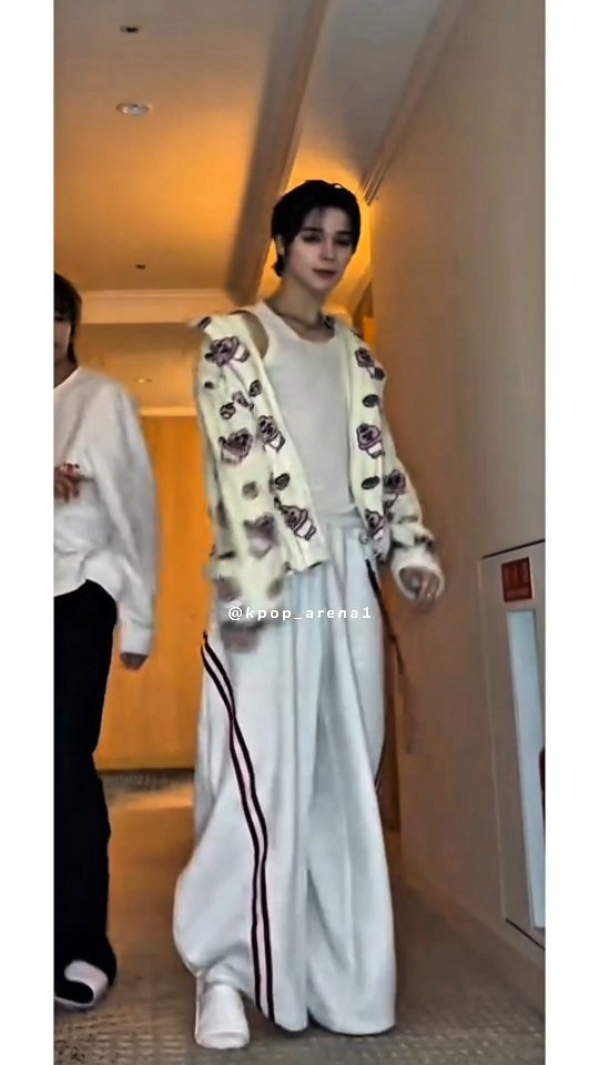 kpop_arena1 게시물 이미지: smtr25 으르렁

#HANBI #JUSTIN #SMTR25 #Growl #아이돌이슈