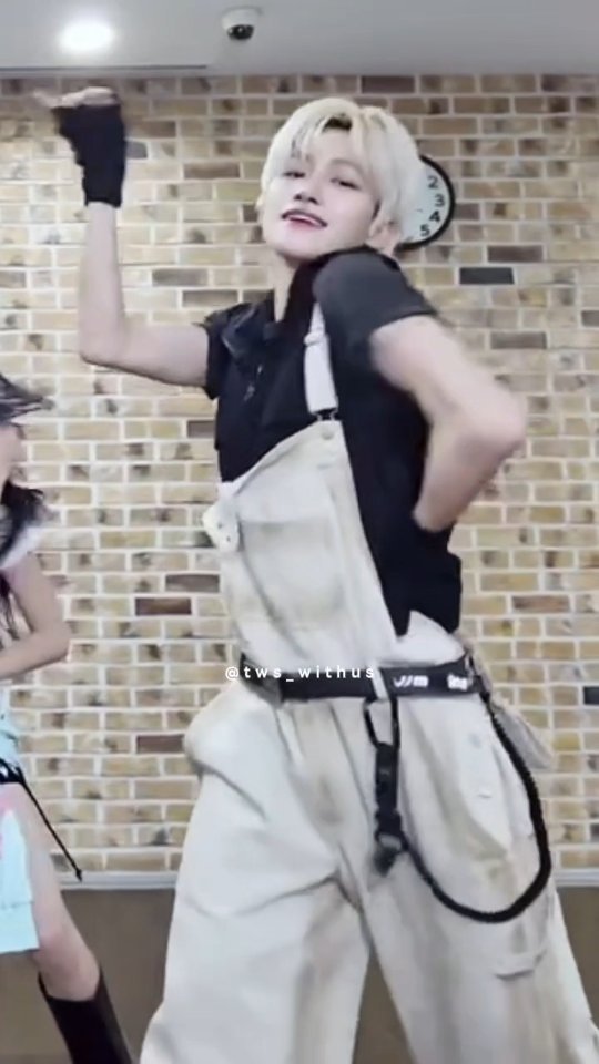 kpop_arena1 게시물 이미지: 투어스 지훈 CAM 
#TWS #JIHOON #KYUNGMIN...