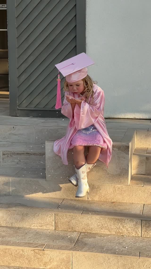 kristinnicolemiller_ 게시물 이미지: With pink graduation outfits🥹🥹Comment “pink”...