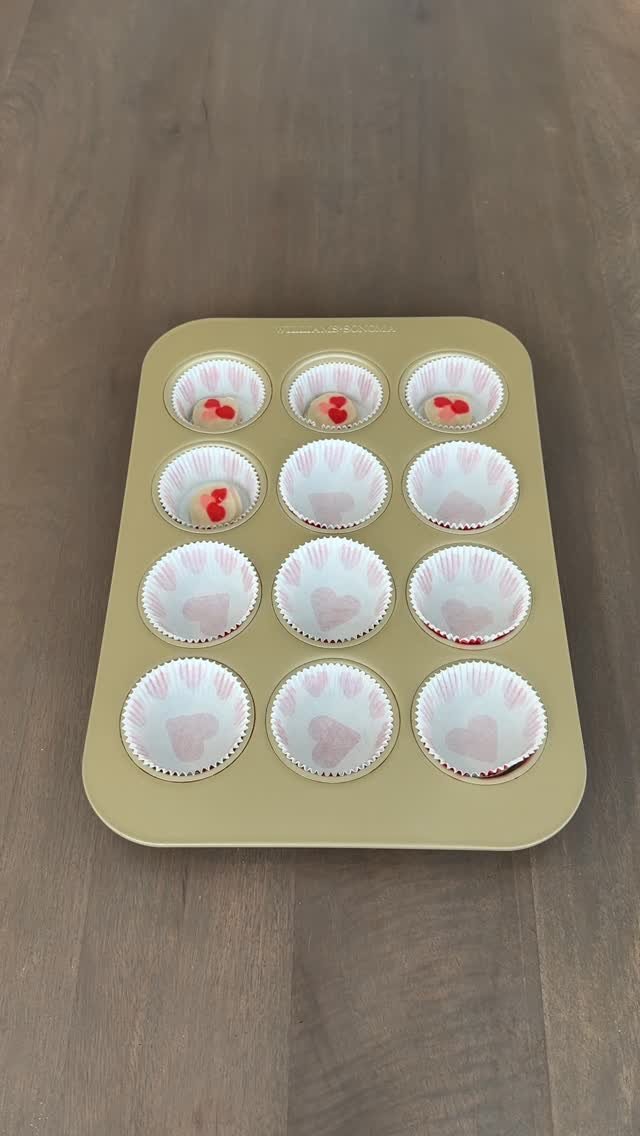 kristinnicolemiller_ 게시물 이미지: 3-layer brownie bites💕Comment “sweet” to get...