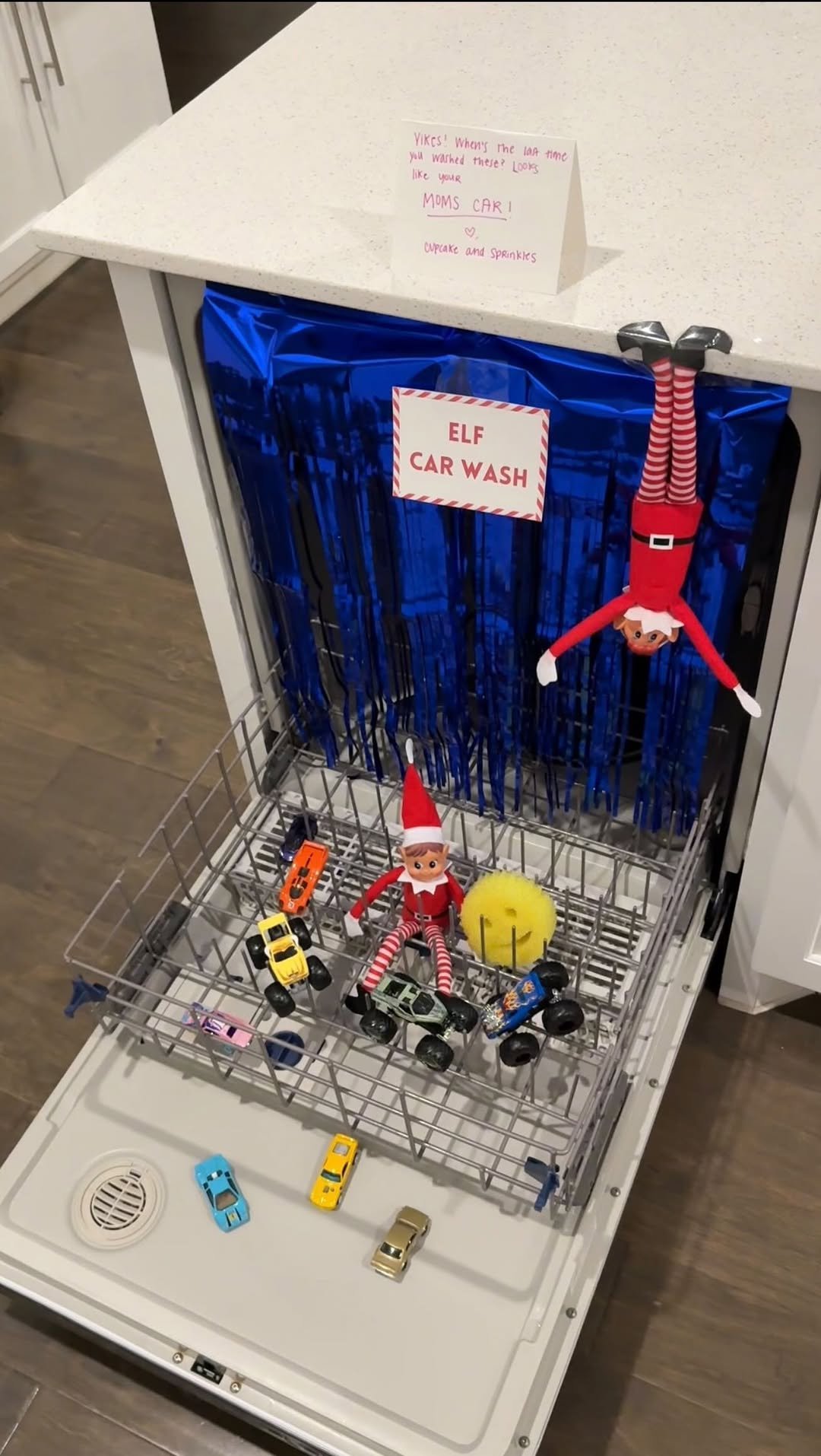 kristinnicolemiller_ 게시물 이미지: Easy elf car wash idea🧼🫧Comment “cars” to get...