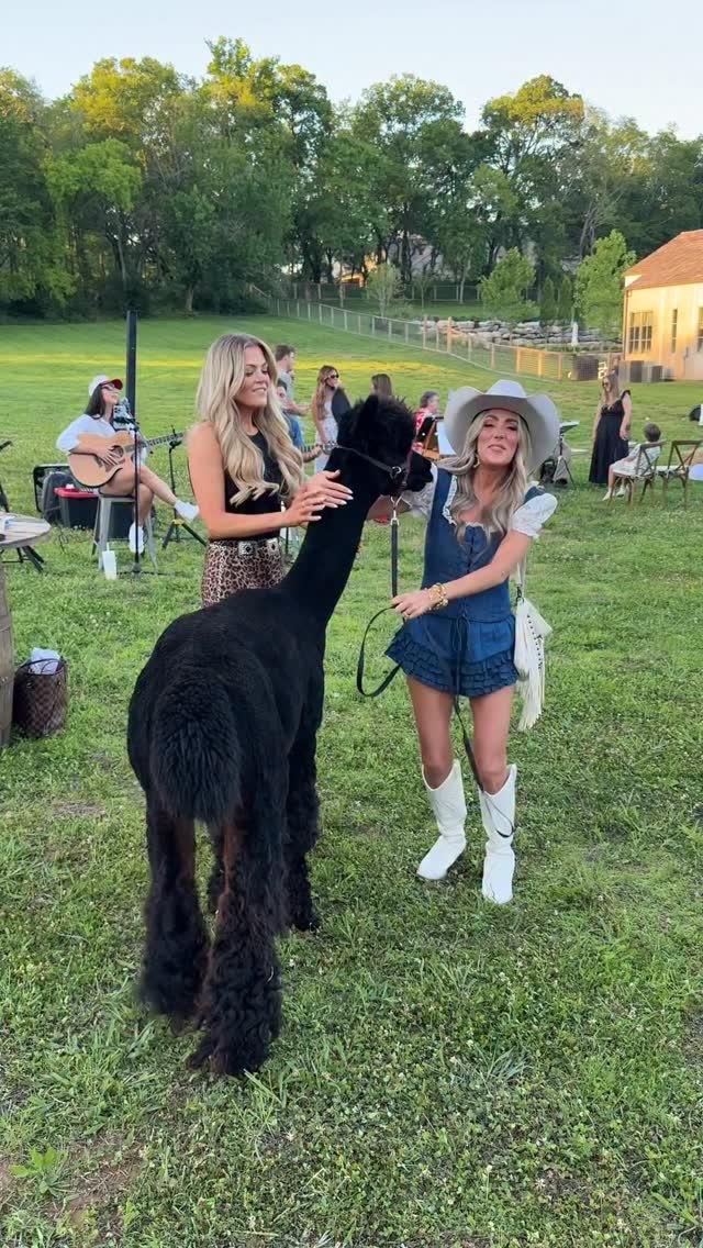 kristinnicolemiller_ 게시물 이미지: First time at CMA Fest! We had to do this...