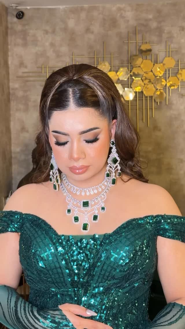 kritids 게시물 이미지: Engagement stunner 😍❤️

Kaisa lagga look?...