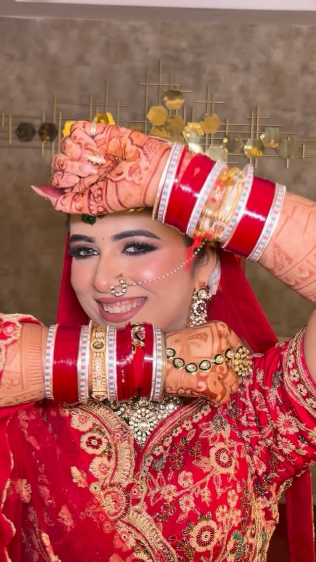 kritids 게시물 이미지: Batao kaisa lagga ye look ? 
Stunning KritiDS...