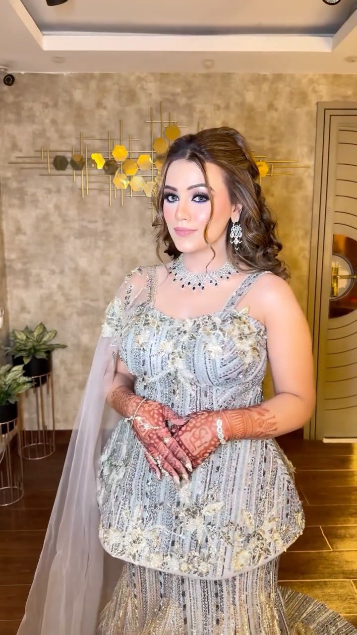 kritids 게시물 이미지: GLAM MAKEUP 💄 COMMENT IF YOU LOVE IT 😍 
Bride:...