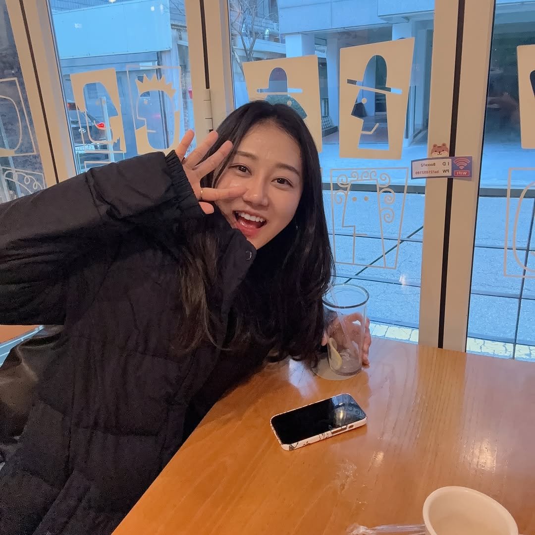 kse7224 게시물 이미지: #20251222
.
.
지원이랑 오랜만에 데이트하고 나서
오랜만에 내 사진...