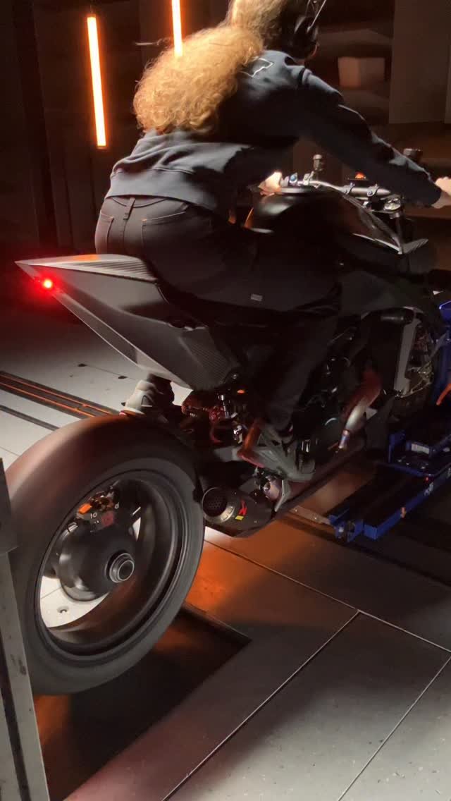 ktm_official 게시물 이미지: High-gear dyno stress test with the KTM 1390...