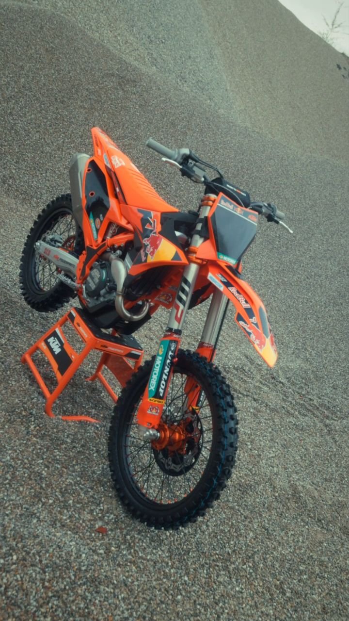 ktm_official 게시물 이미지: Factory looks, factory feel, it has to be the...