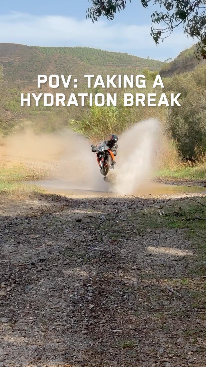 ktm_official 게시물 이미지: Johnny Aubert showing us how to do a hydration...