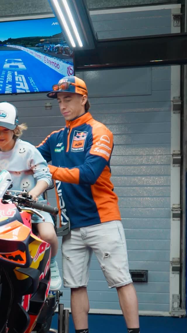 ktm_official 게시물 이미지: Zayn meets his dream KTM MOTOGP Bike🥰

Zayn...