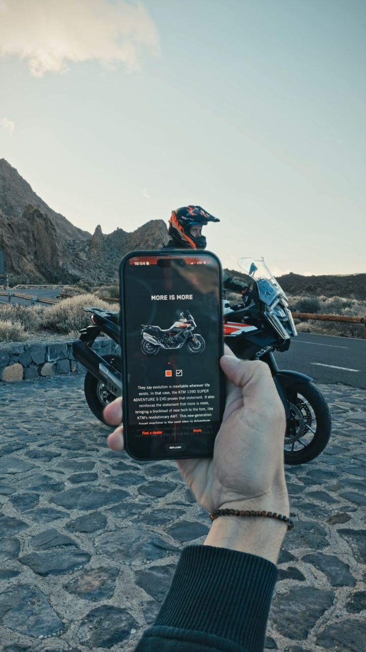ktm_official 게시물 이미지: Color switch with the KTM 1390 SUPER ADVENTURE...