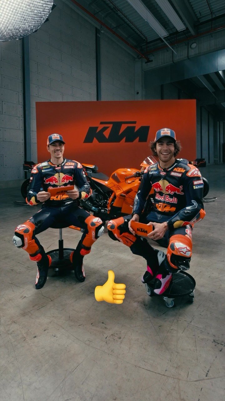 ktm_official 게시물 이미지: Quiz time with Maverick and Enea!

The summer...