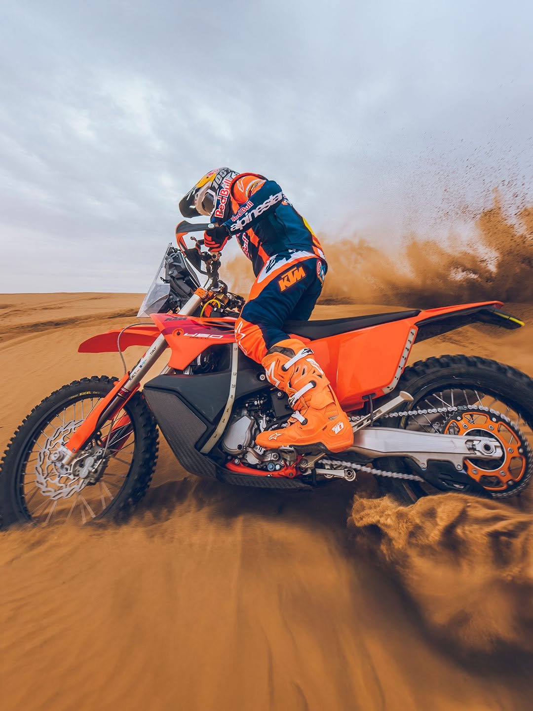 ktm_official 게시물 이미지: As race-proven as it gets. 🔥

Luciano...