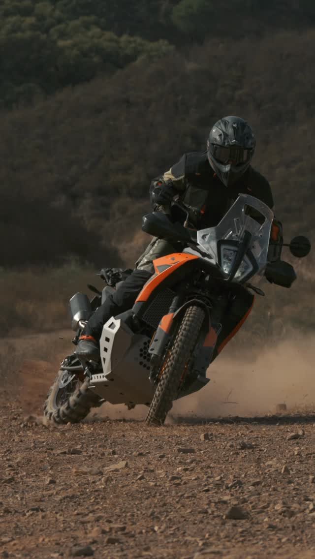 ktm_official 게시물 이미지: A study in power, control, and style.

Feet-up...