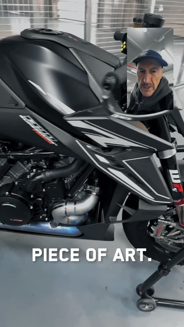 ktm_official 게시물 이미지: “A piece of art.”

Jeremy McWilliams takes us...