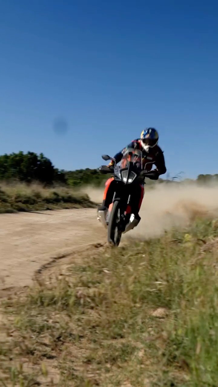 ktm_official 게시물 이미지: Sliding into a new month like…

Matthias...
