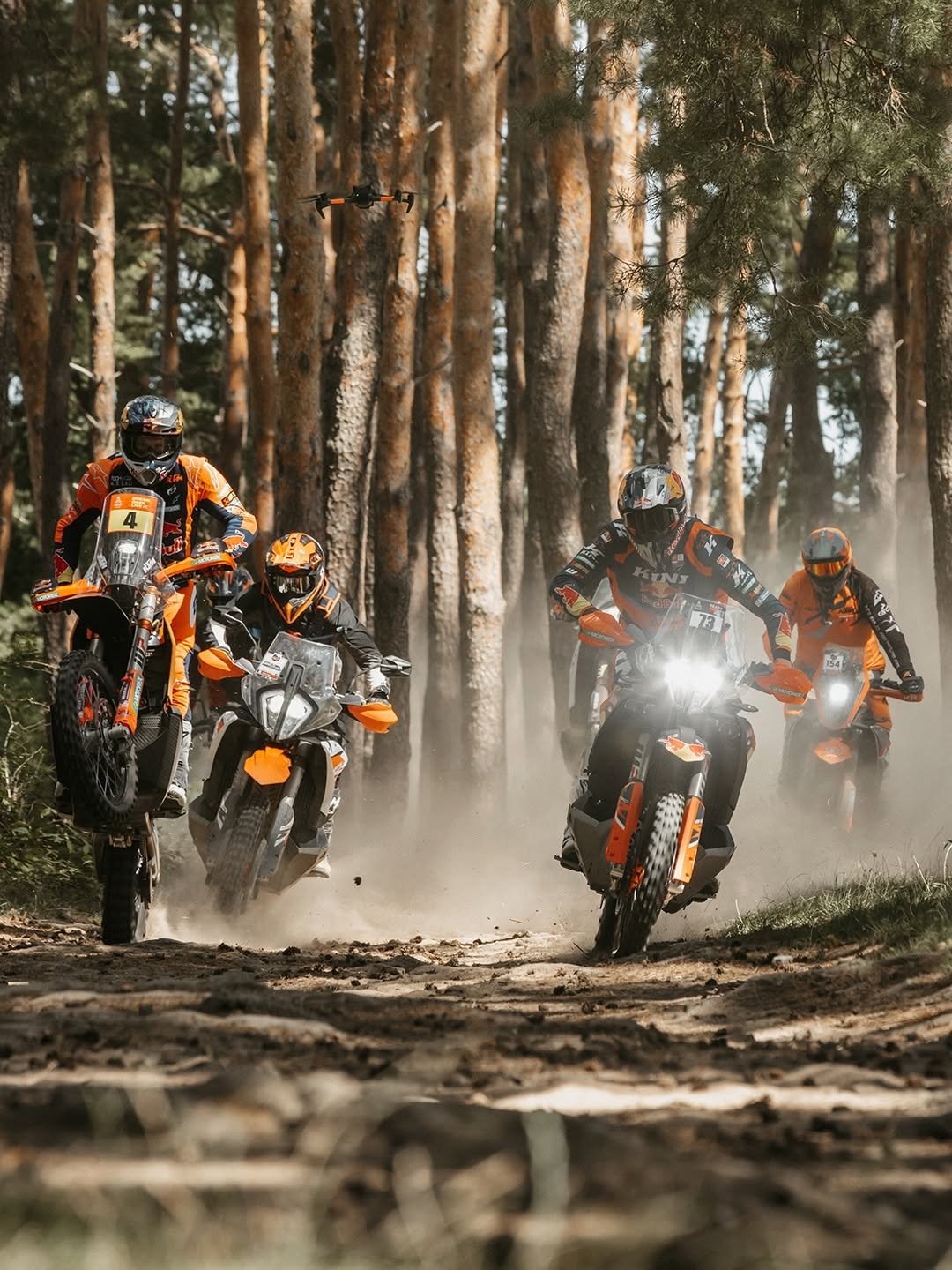ktm_official 게시물 이미지: Every group ride has the same crew... 😎

🗺️...