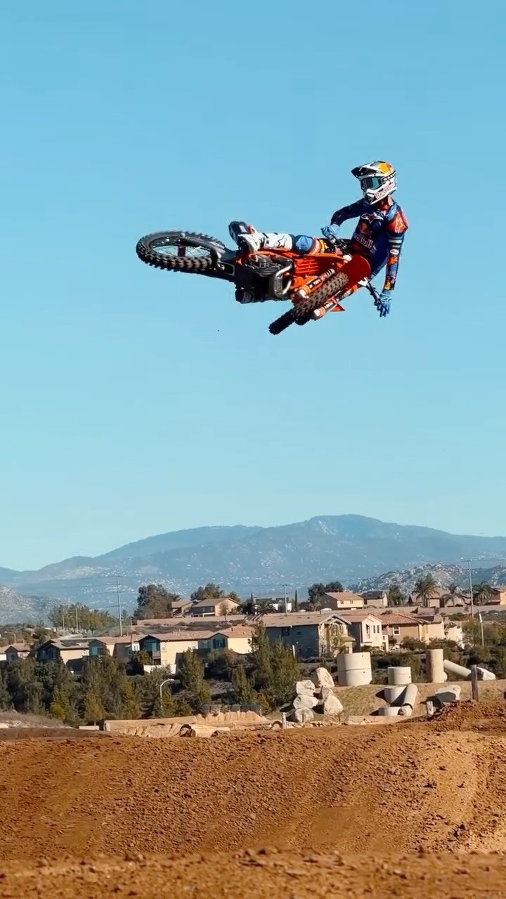 ktmfactoryracing 게시물 이미지: Three riders. One crown.

Who gets your vote...