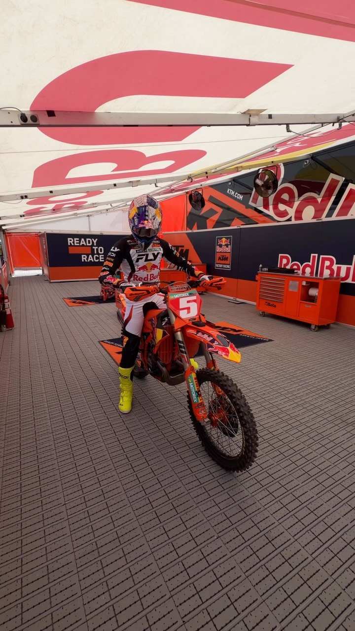 ktmfactoryracing 게시물 이미지: Rate Lucas’ setup for this weekend! 👀🔥

#KTM...