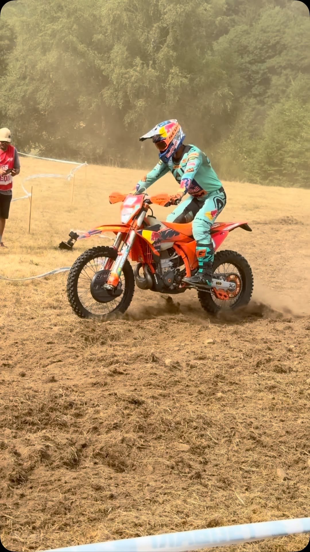 ktmfactoryracing 게시물 이미지: AV99 getting creative with line choice at the...
