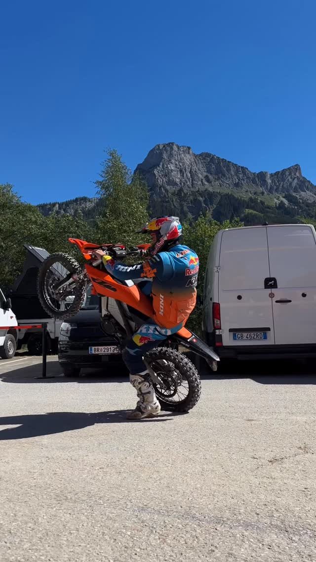 ktmfactoryracing 게시물 이미지: Not just a rally guy… 😎

Edgar getting to work...