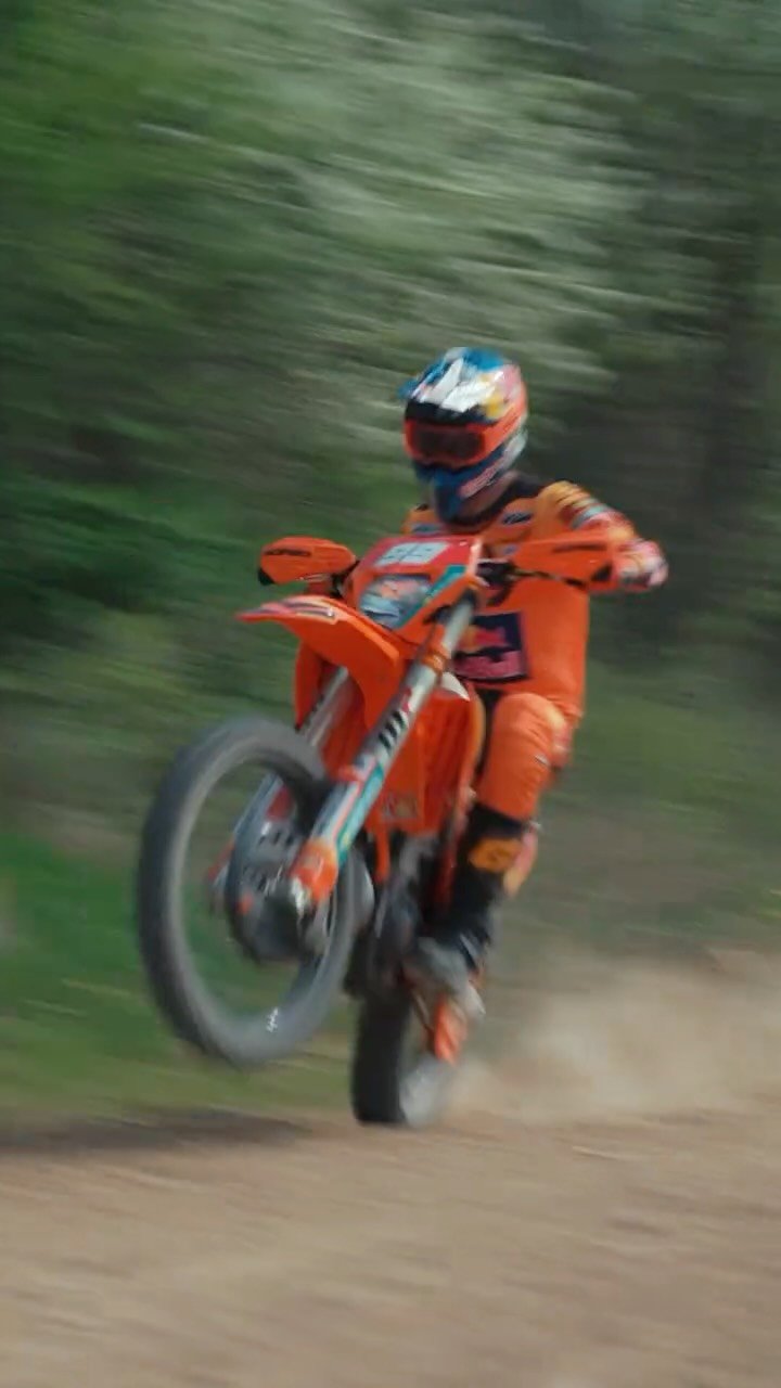 ktmfactoryracing 게시물 이미지: Crank up the volume and listen to Andrea make...