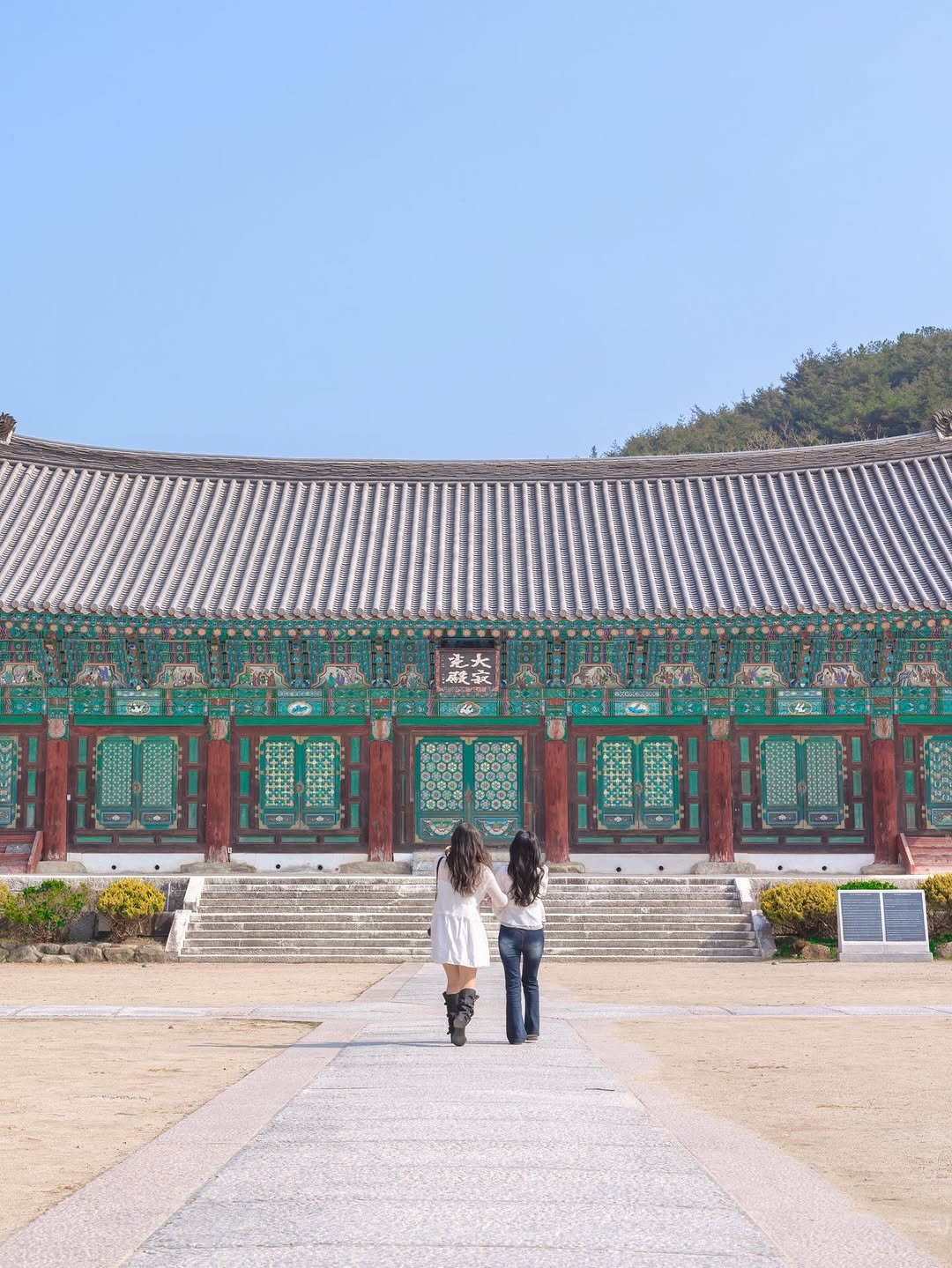 Photo shared by 쿠마스 | 남도여행 포토 크리에이터 on March 28, 2026 tagging @gimje_official. May be an image of Gyeongbokgung Palace and text.