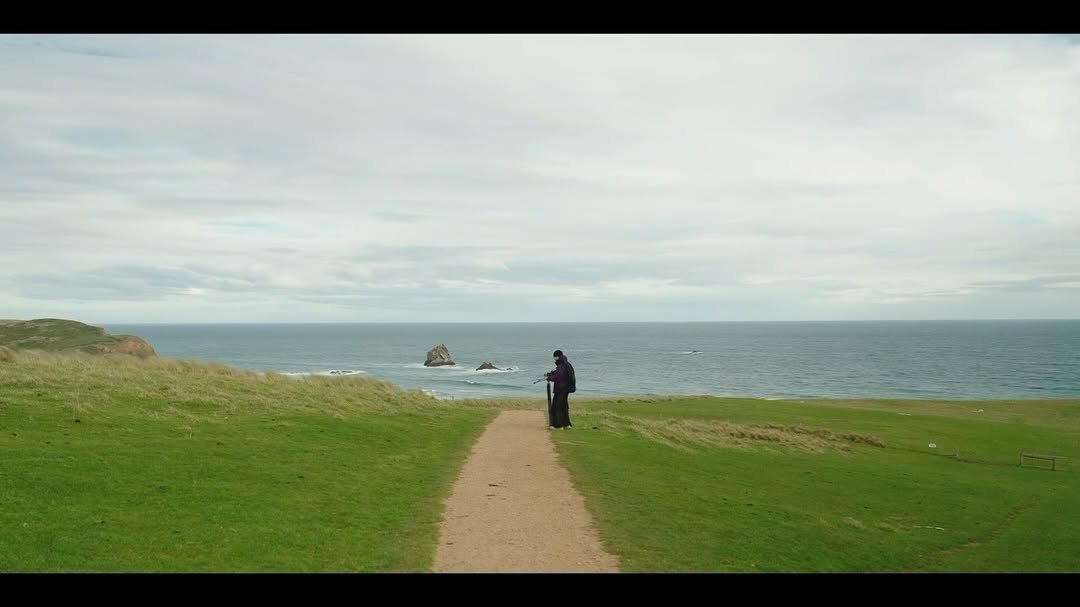 Photo by KUN on December 15, 2025. May be an image of ocean, grass, coast and text.