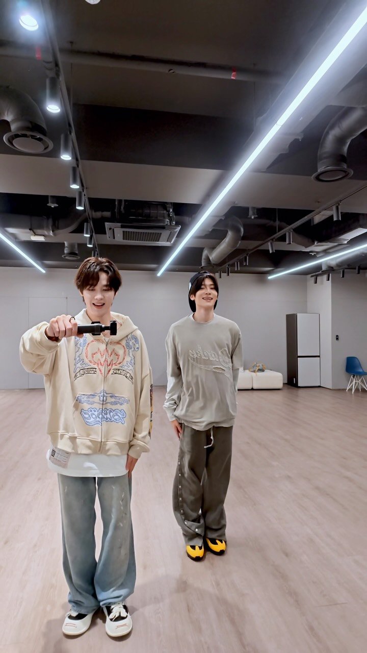 kun11xd 게시물 이미지: ‘Feel Love and Talk’ challenge with #sion...